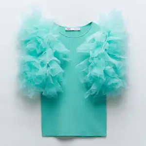 Säljer denna så coola turkosa Zara toppen i strl S/M 🫶🏽Nyskick 🫶🏽