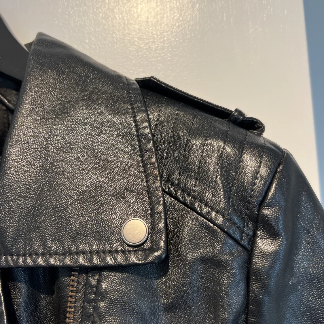 Fake skinnjacka  - 90