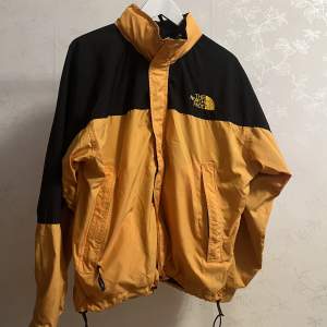 Vintage TNF jacka, size L fits like M