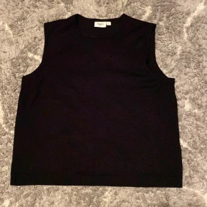 Svart väst - En svart väst från saint tropez. Inga defekter. Skriv för mer info❤️