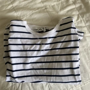 Randig tröja  - Långärmad tröja, använd endast en gång! 