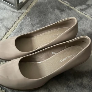 Klack skor  - Storlek 40 men passar också till 41