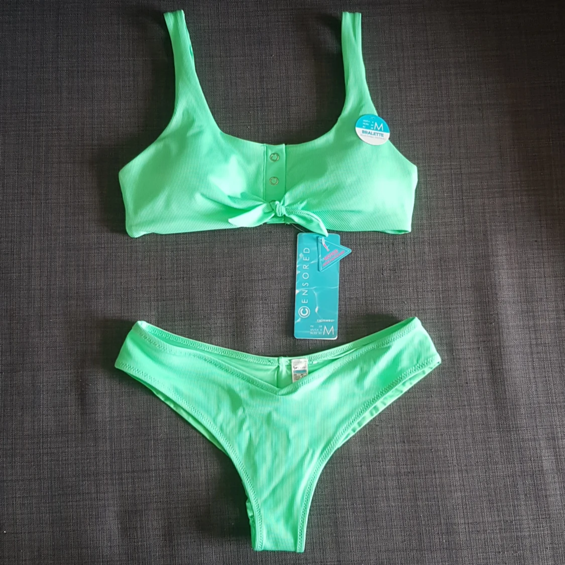 Bikini, med prislapp kvar!