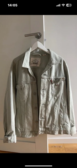 Levis jeans jacka - Levis jeans jacka i storlek L  Nyskick