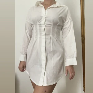 Klänning - Skjorta/klänning från missguided