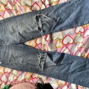 mavi jeans - 1. Ingen aning varför bilderna blir upp o ner!📮 vanliga jeans. Möts upp i malmöe annars betalar ninfrakt