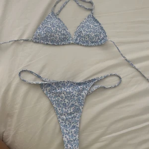 Bikini set - Säljer detta helt nya oanvända bikini set ifrån shein i storlek M, superfin färg, skriv för bilder på❤️