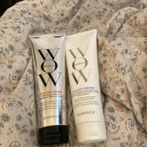 Color wow schampo & balsam  - color wow schampo och balsam   Halva kvar i schampot och mer i balsamet🫶🏼 säljer båda för 100kr