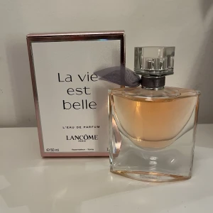 Lancome parfym - Nästan oanvänd parfym, använt cirka en gång. Köpt 2022💕🥰