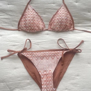 Missoni mönstrad bikini - Aldrig använd bikiniunderdel med missoni mönster. Storlek 36!