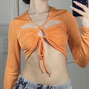 Orange topp  - Topp från shein i storlek s. Säljer för 70 kr plus frakt 💖