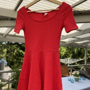 Klänning - Klänning i storlek 34, i bra skick.