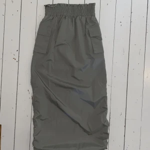 Parachute Kjol  - Aldrig använd, som ny! 