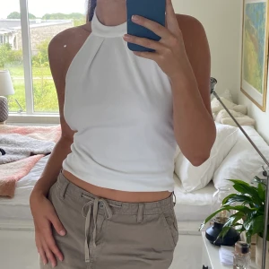 Vit topp halter neck Zara - Topp från zara halter neck.