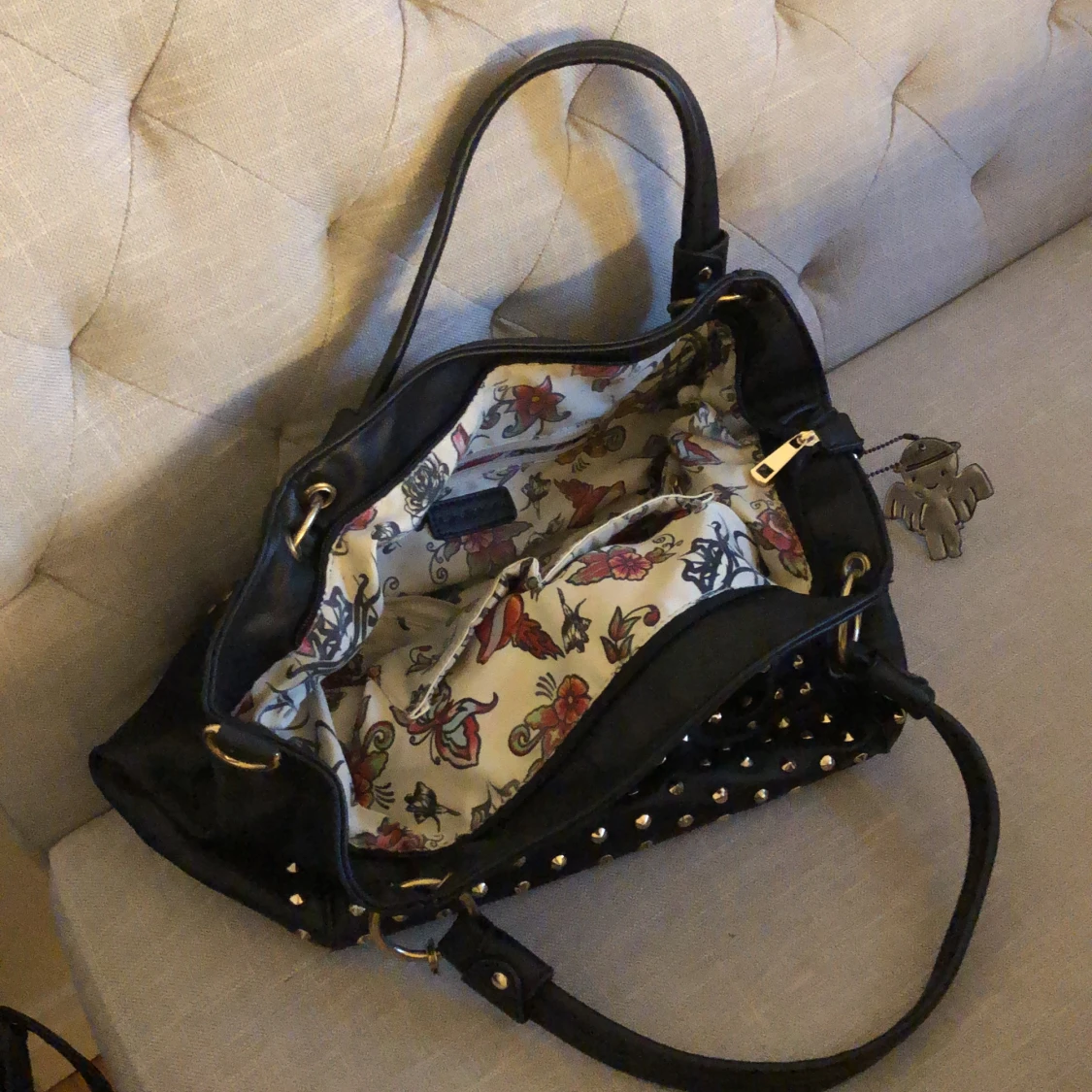 Handväska Svart med nitar - 90