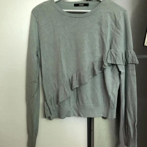 Stickad tröja  - Tunnare stickad tröja från bikbok💕