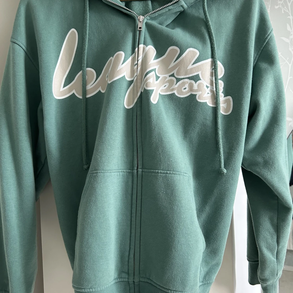 Grön tjocktröja med print - 90