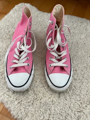 Skor - Dessa skor har använts ett fåtal gånger och är i väldigt bra skick. Just därför jag säljer de, jag får inte användning av de riktigt💕💕