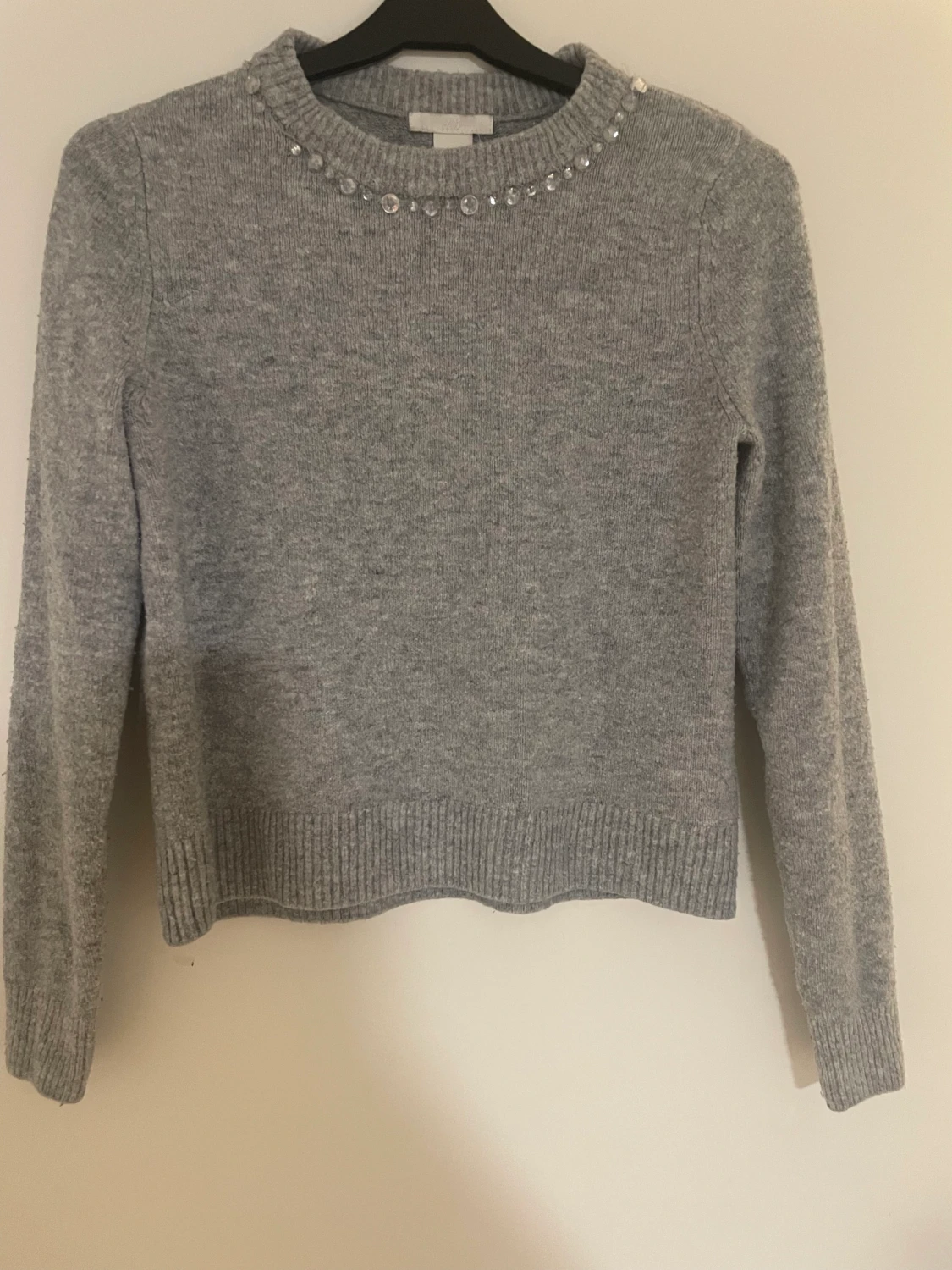 Grå stickad tröja 