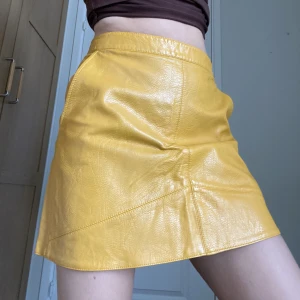 Skinnkjol - Gul skinnkjol