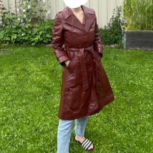 Skinnkappa  - Skinnkappa i äkta skinn. Vintage. Brunröd. 100% läder. 
