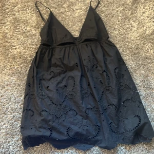 Zara mini klänning med vacker mönster  - Säljs pågrund av att den är för liten för mig 
