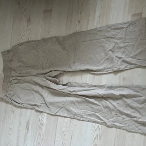 linnebyxor - linnebyxor från h&m. aldrig använda! köpare står för frakt 🤍