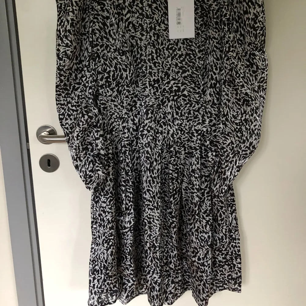 Neo dress från twist and tango, oanvänd med prislapp. . Mekot.