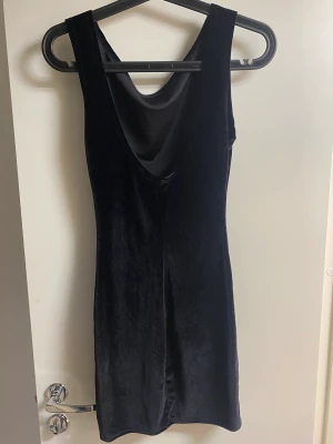 sammetsklänning sommarklänning - XS