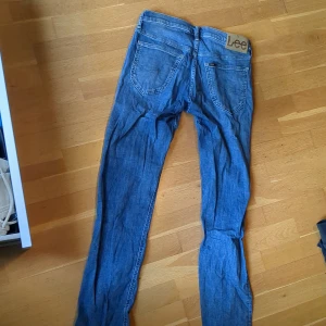 Lee jeans w29 l32 - Använda jeans i bra skick. Loose fit