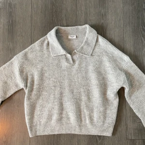 Stickad tröja - Från Kappahl i strl 170 men passar perfekt som en xs/s, köpt för 299