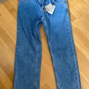 Säljer dessa jeans då de aldrig använts