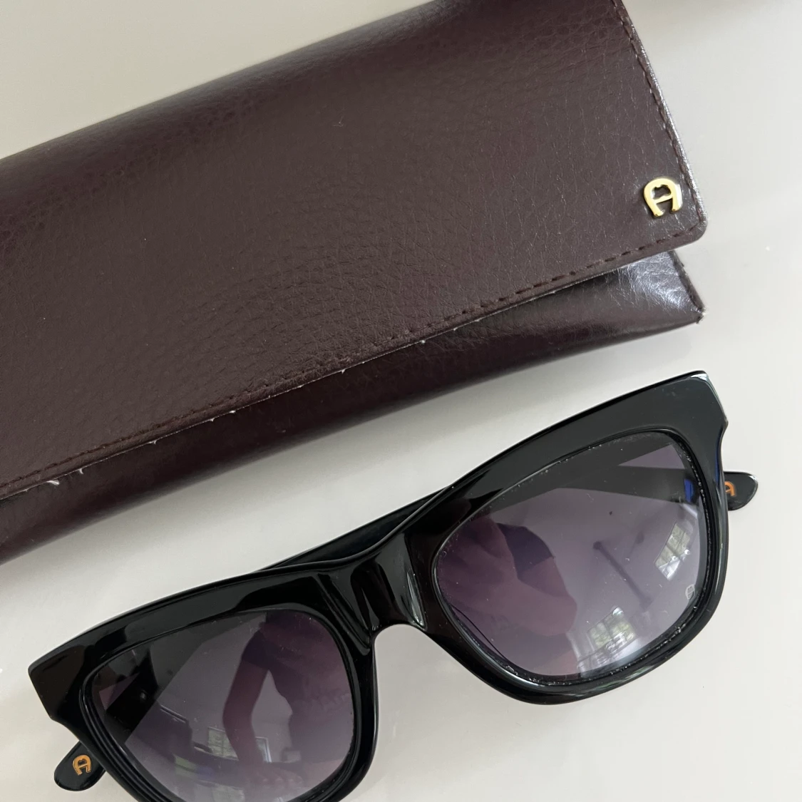 Aigner solglasögon  - 90