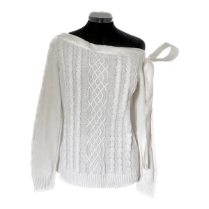 Stickad tröja med stor rosett🧡 - Omdesignad kabelstickad tröja, i storlek S 100% bomull, detaljen är i polyester