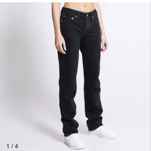 Lågmidjade jeans  - Lågmidjade baggy jeans ifrån Lager 157. Lite för långa på mig så använder aldrig🩷