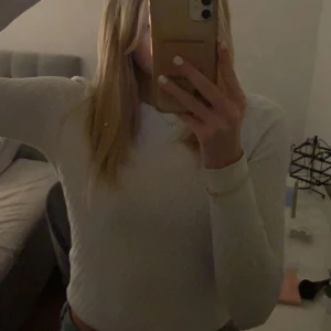 vit tröja 🤍 - säljer denna superfina tröja från lindex då den inte kommer till användning längre 😇 använd men i bra skick 🌟🌟