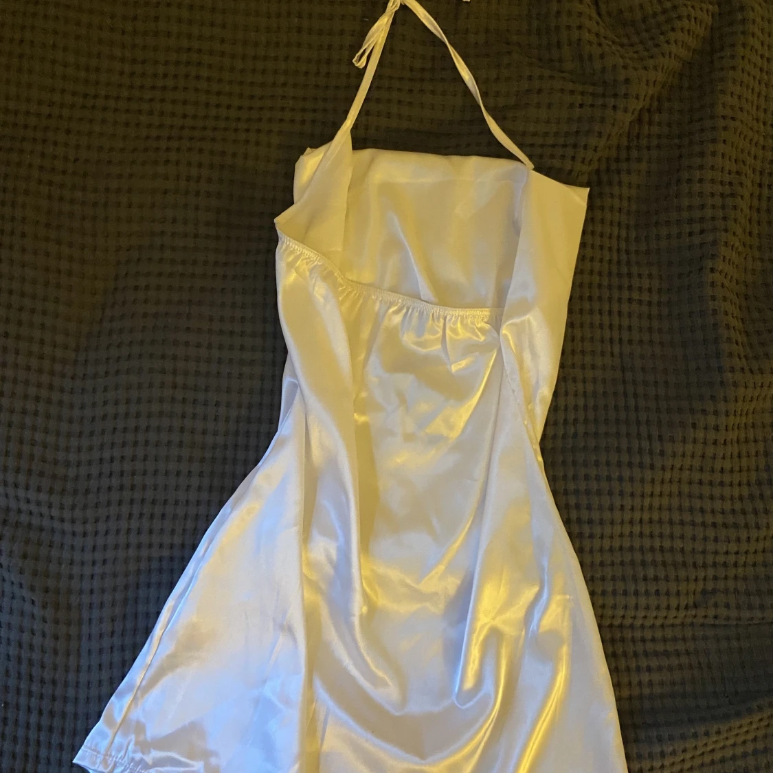 Vit satin klänning - 91