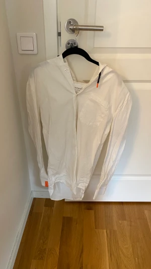 Cest normal skjorta  - Helt ny aldrig använd 