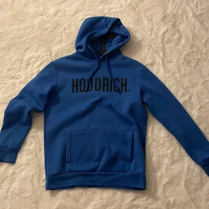 Hoodrich Hoodie / blå / XS  - Hoodrich hoodie knappt använd på Sistonde tid fläckfri inga skador 
