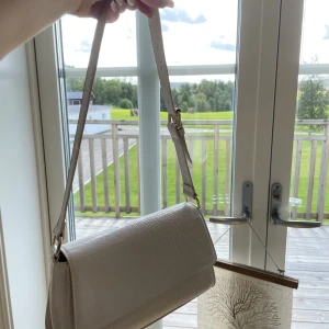 Handväska - Skit snygg, aldrig använd 