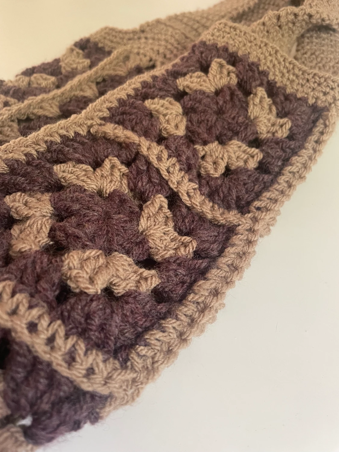 Virkad väska av mormorsrutor - 90