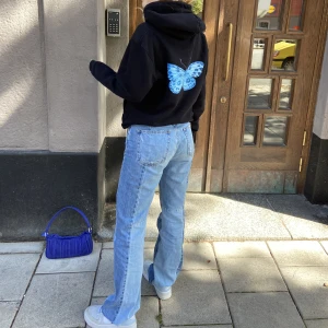 Patchwork straight leg jeans - Från pull & bear, använda men i bra skick. Jag är 172