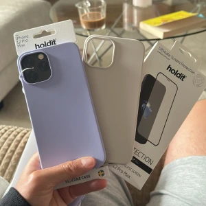 2 st skal till IPhone 12 PRO Max + screen protector  - 2 st skal till IPhone 12 PRO Max + screen protector, allt helt ny 