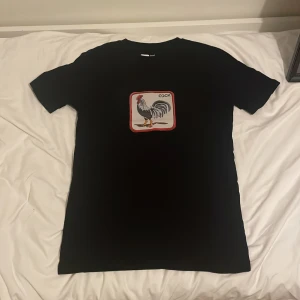 The farm tröja med tupp motiv - Svart tröja från The farm med tupp motiv