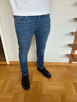 Dondup Luxury Denim Limited edition jeans - Dondup Luxury Denim Limited edition jeans|Pris:699kr|Storlek34/34|Skick:9,8/10|Hör av dig vid minsta lilla fundering eller fråga| 