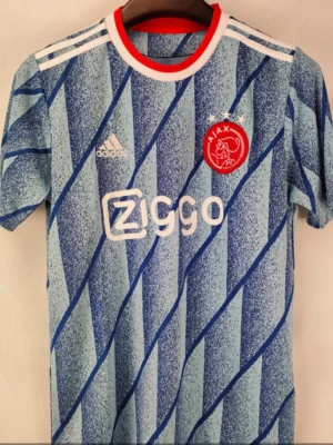 Fotbollströjor - Säljer alla sorter av fotbollströjor. Alla storlekar. Mycket bra skick. 220kr med tryck. 200kr utan. Hör av er vid intresse!