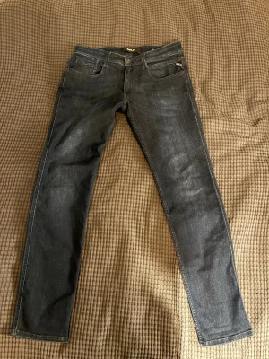 Mörkblåa replay jeans - Snygga replay jeans i ett väldigt bra skick, w31 L32, Hör av dig vid frågor!😊