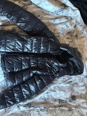 Glansig vinter jacka - Jätte fin glansig vinterjacka från lager 157 