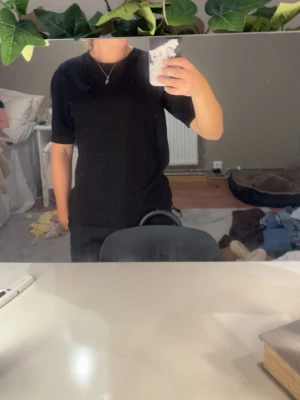 Svart basic t-shirt unisex - De står amisu på lappen men den är nog köpt från new yorker💗