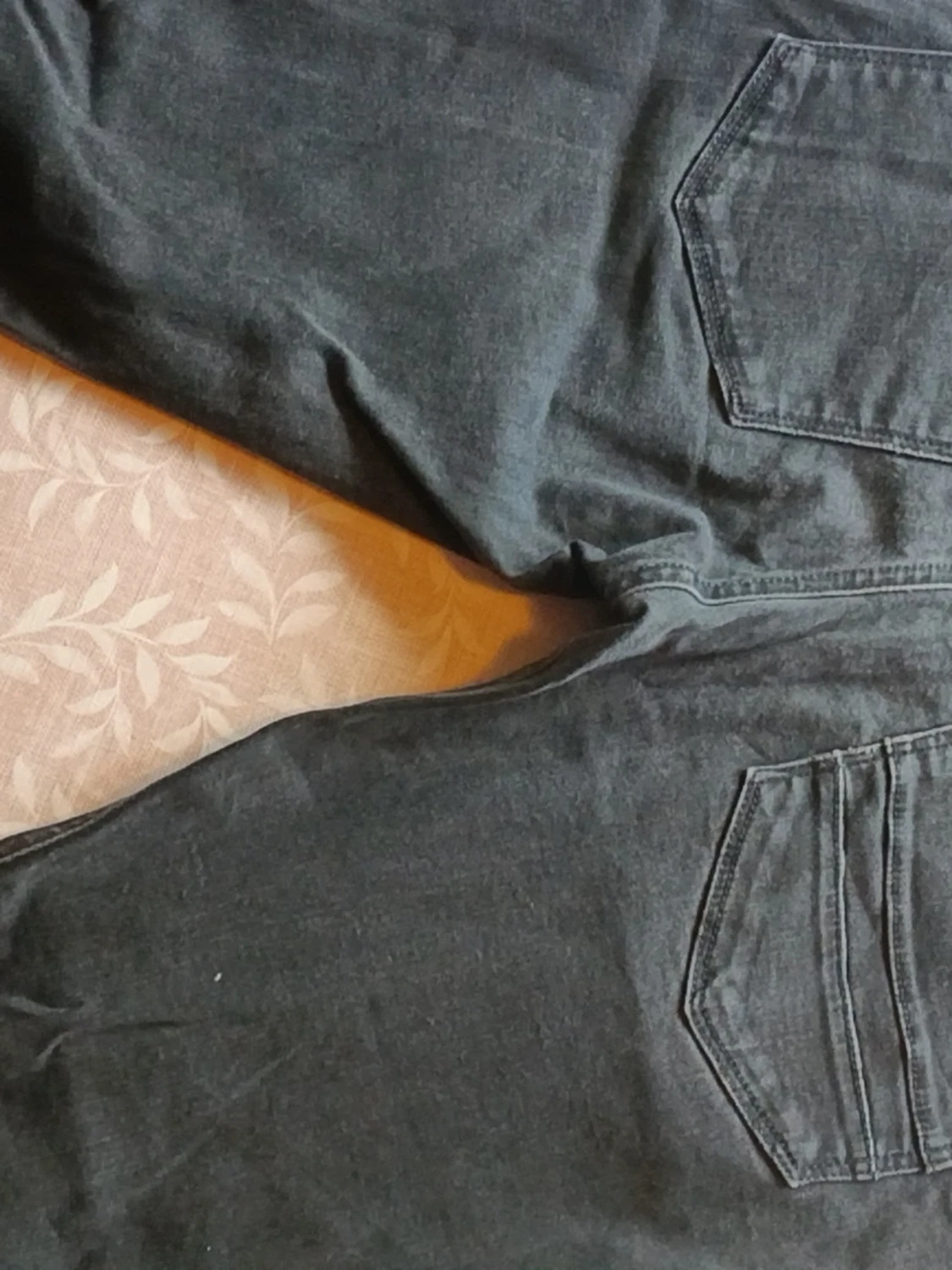 Svarta raka jeans med fem fickor, det är Replay jeans - 1